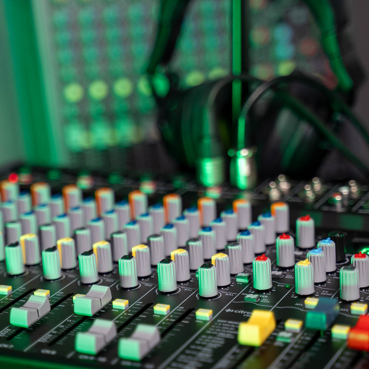 CMC-14 Live Mixing Console
