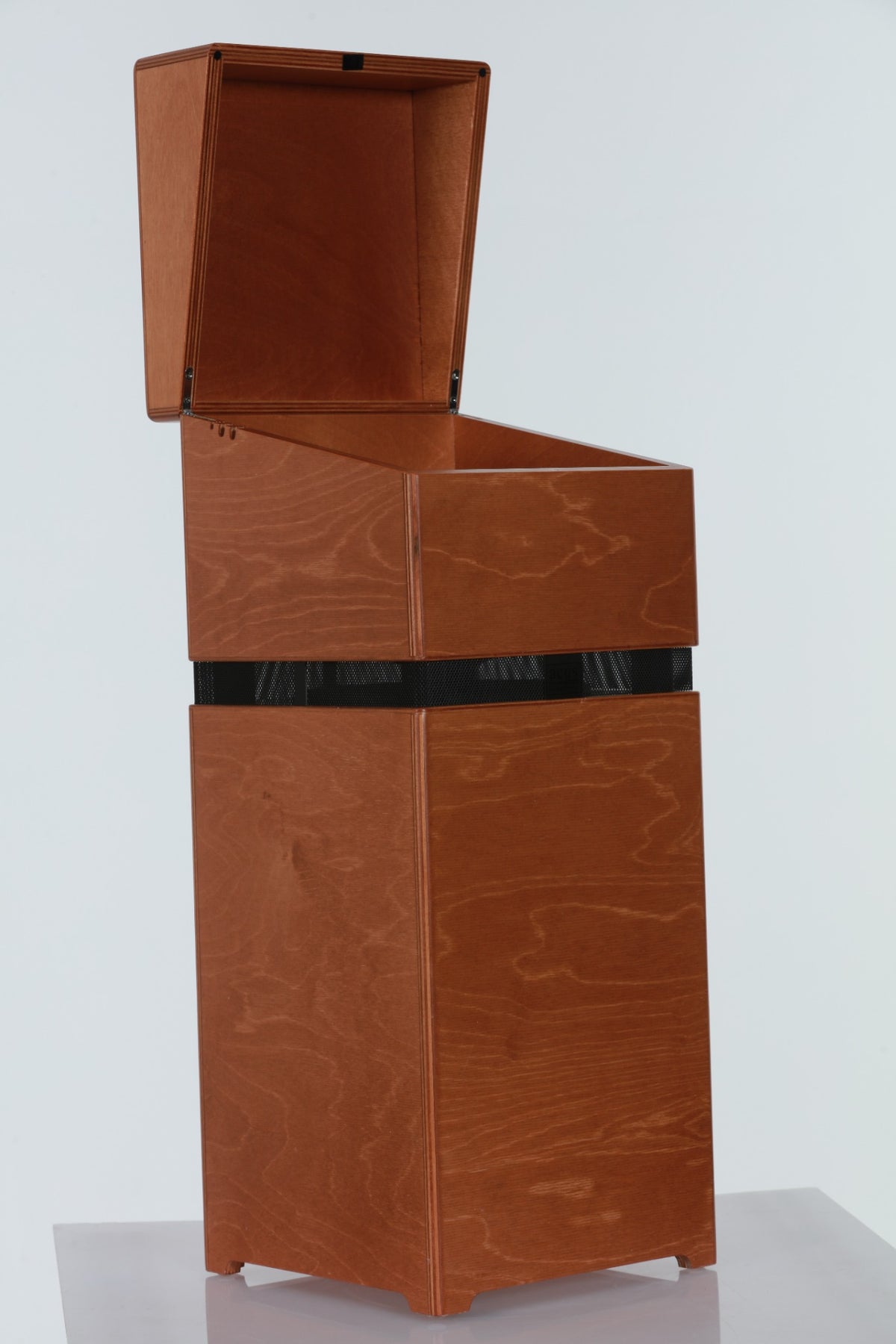 Acus All Around 8 wooden enclosure with lid open